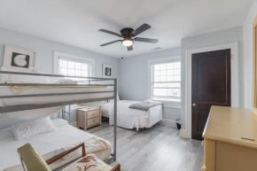 Large Patio with Ocean Views Beach Block Parking Unit 3